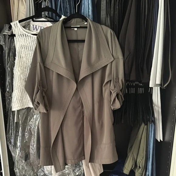 Max Studio Green Trench Coat with Notched Lapels - Picture 6 of 6